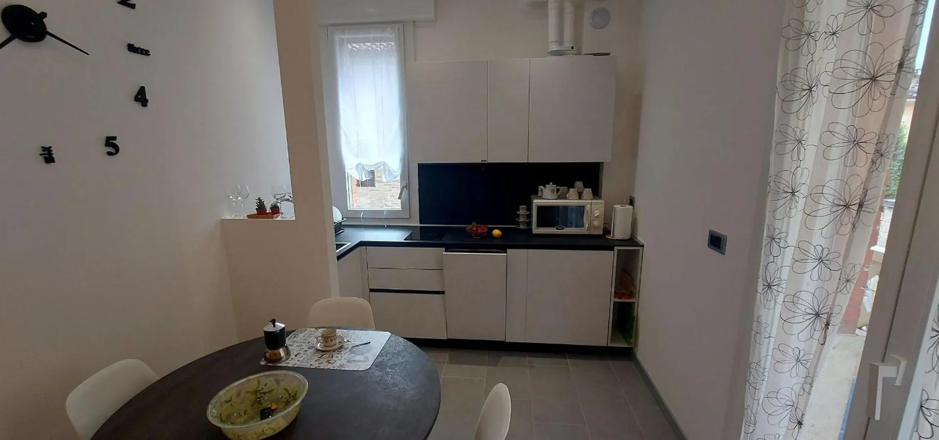 Unangolodibologna Apartment 0*, Bologna
