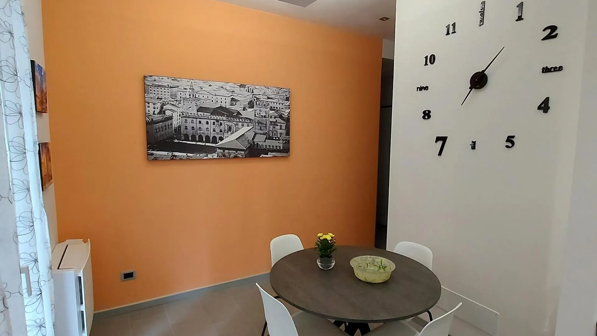 Unangolodibologna Apartment  Bologna