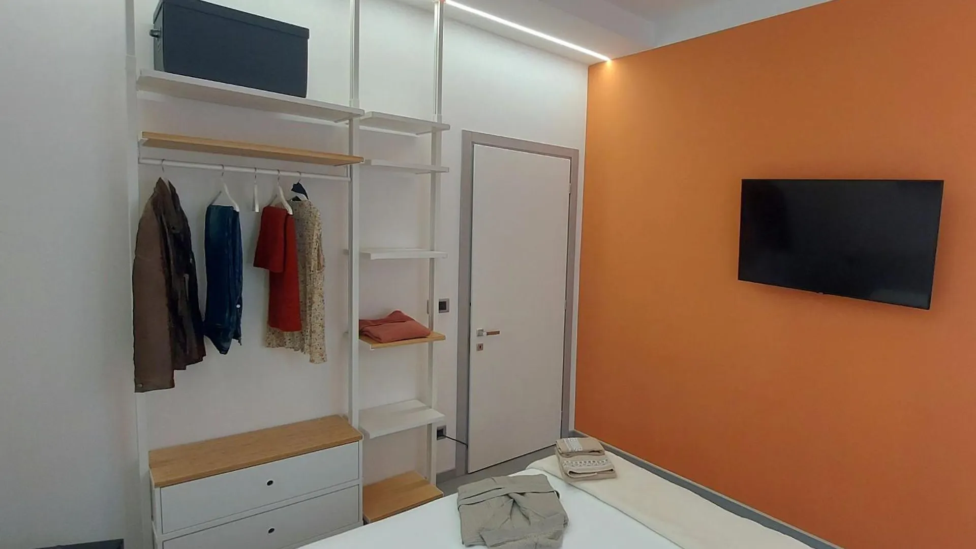 Unangolodibologna Apartment 0*, Bologna