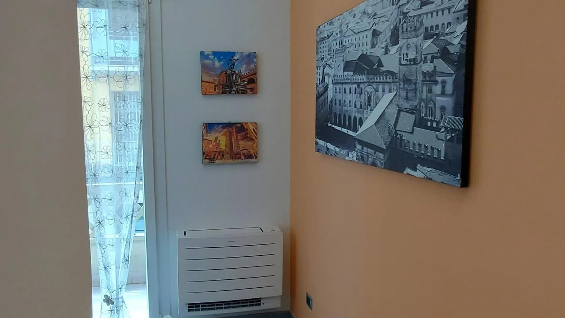 Unangolodibologna Apartment  Bologna